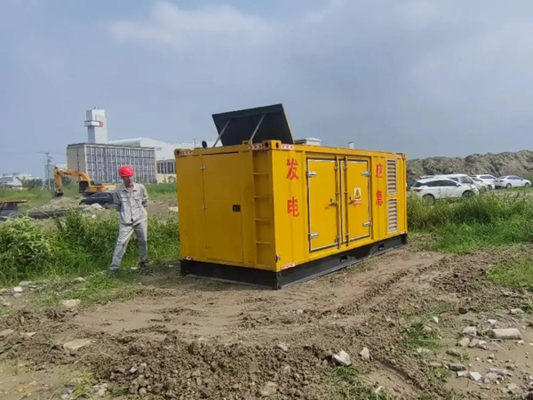 麻栗坡200KW柴油发电机机组每小时的油耗量受哪些因素影响？