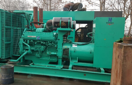 麻栗坡发电机组如何判断水冷式机油散热器内部是否需要清洗？