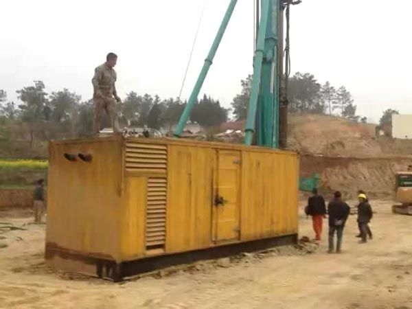 麻栗坡如何判断水冷式机油散热器密封件是否需要更换？